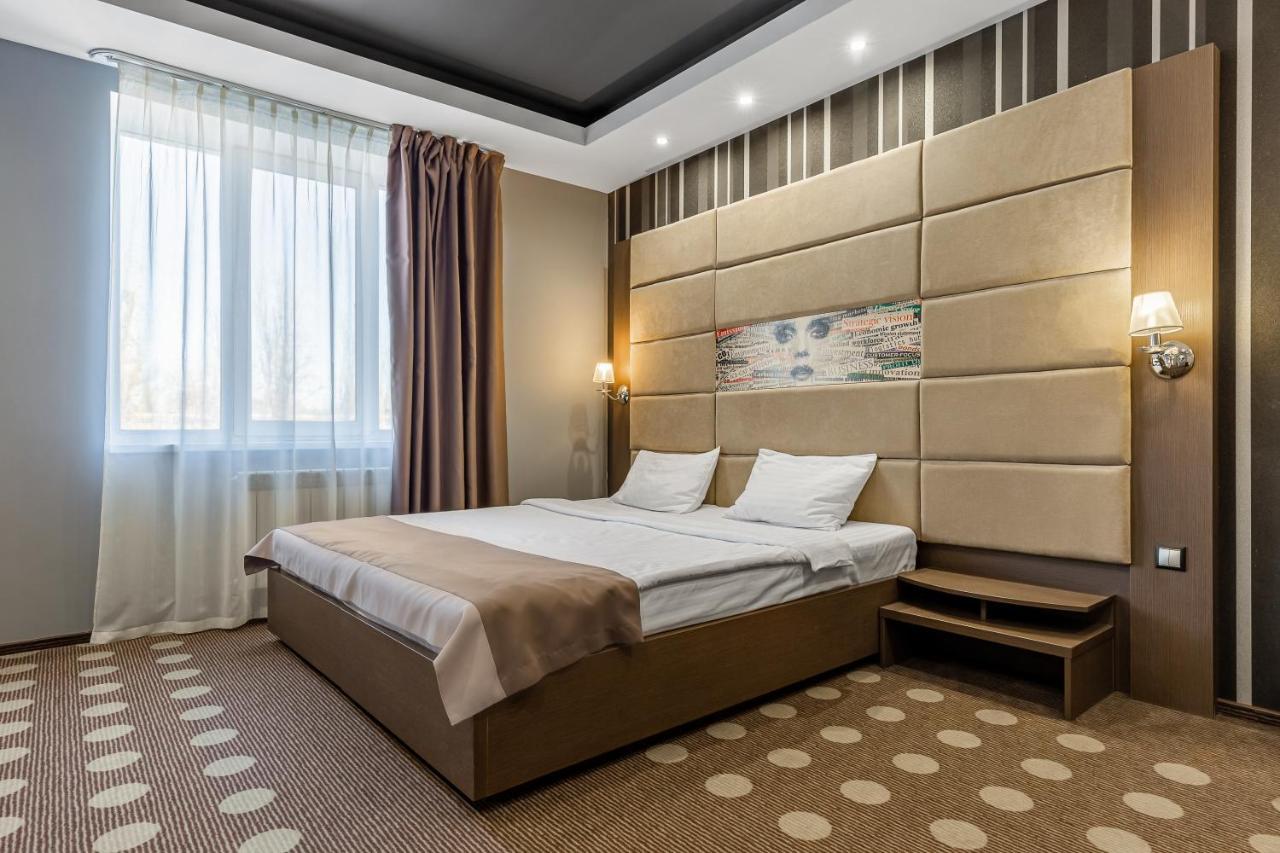 Ambassador Plaza Hotel Kyiv Exterior photo